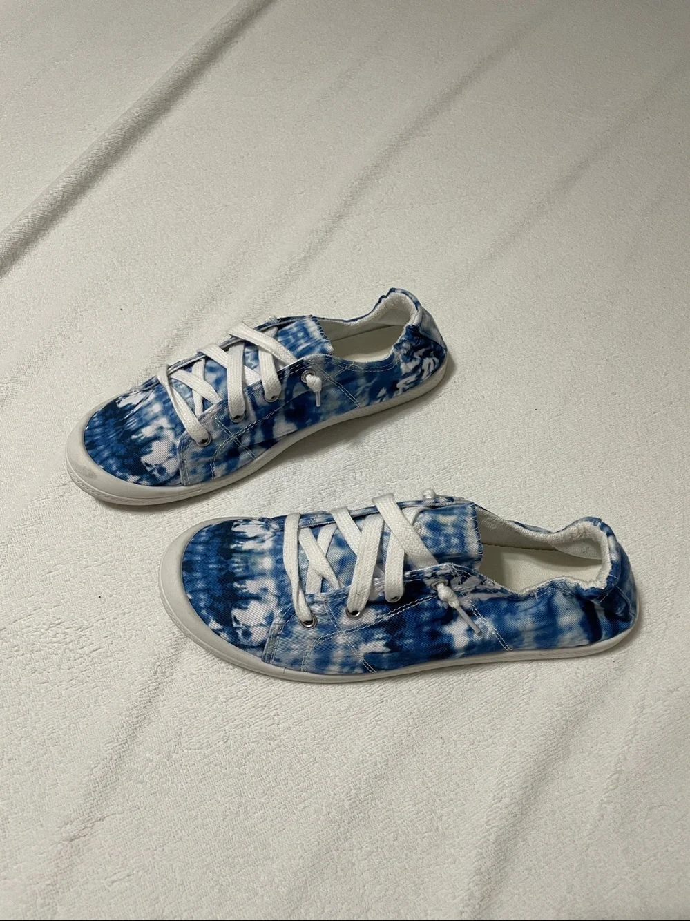 Time and Tru women Blue Tie-Dye Lace-Up Sneakers